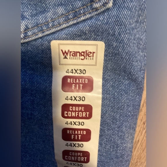 Wrangler Rugged Wear Medium Light Denim Jeans - Relaxed Fit 44W (43) x 30 L - Picture 9 of 10